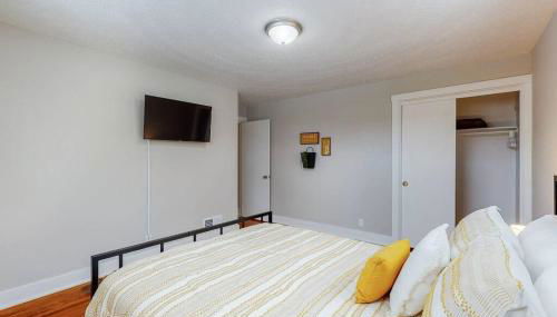 Steps to the HOF-Football Fans Dream Stay - Foto 5