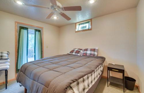 Lakefront Birchwood House with Deck and Fire Pit! - Foto 24