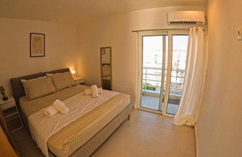 Stylish Rooftop Retreat with Hot Tub with Loutraki Beach - Foto 18