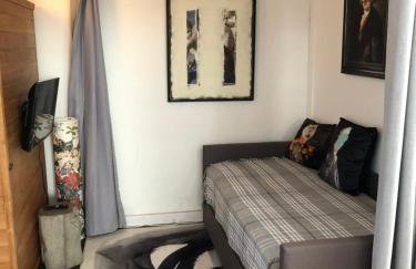 Creative Norfolk Chapel with Piano and Sauna Sleeps 10 - Foto 13