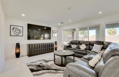 7 Mi to State Farm Stadium Family Home with Pool - Foto 3