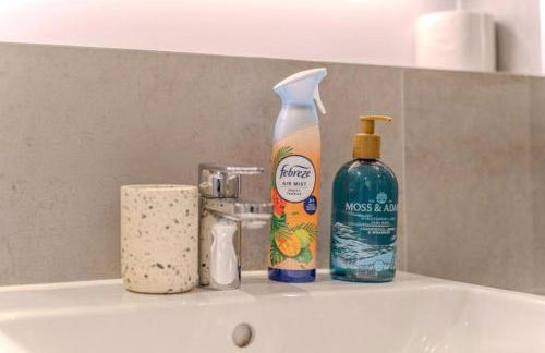 Luxuary 2BR Apt Sleeps 9, Wembley and Park Views - Photo 21