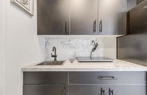 Mod Bungalow with Ultra-Private Outdoor Hang Space! - Foto 15