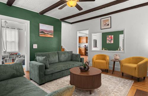 Charming 4BR Retreat in Arlington Sleeps 12 NearDC - Foto 15