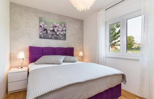 Family holiday house with private pool and playground - Foto 23