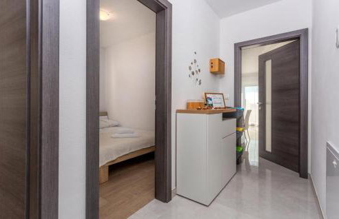 Stunning Apartment In Mladenici - Photo 13