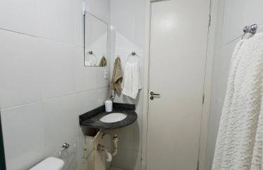 Apto com facil acesso ao Aeroporto e Mangueirão, com elevador, garagem e piscina - Foto 13