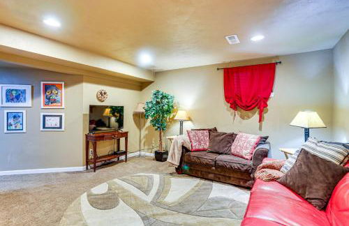 Spacious Family Home with Deck and Yard in Littleton! - Foto 27
