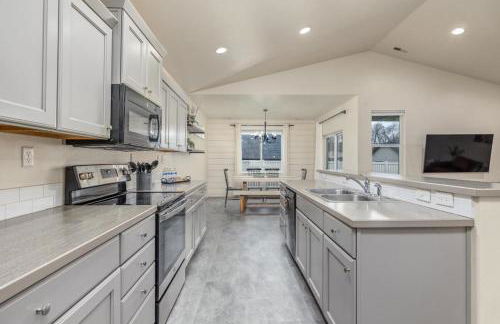 Modern Luxurious 4-bedroom Centrally located home - Foto 45