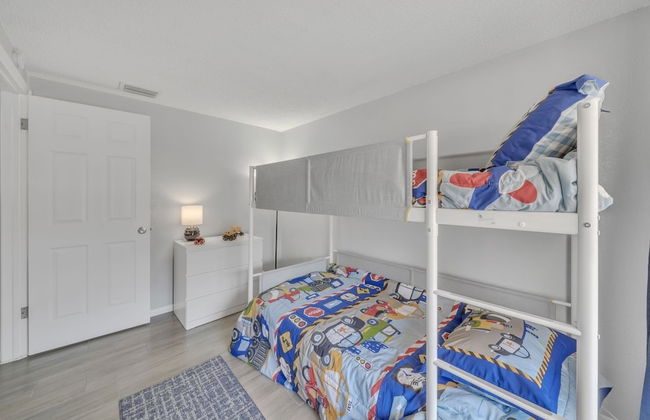 Serenity Retreat: Charming Home Near Attractions! 3 Bedroom Home by RedAwning - Foto 5