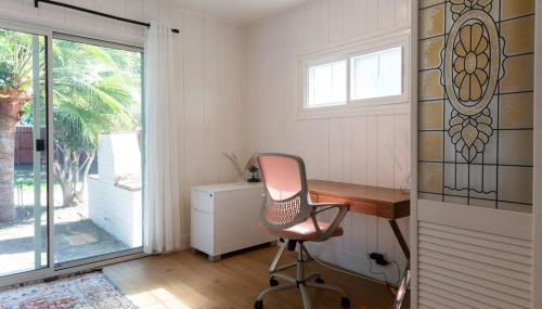 1970s Style Cozy Home with Fireplace Yard and Hot Tub - Foto 4