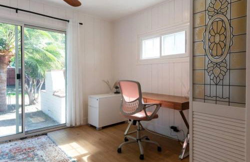 1970s Style Cozy Home with Fireplace Yard and Hot Tub - Foto 4