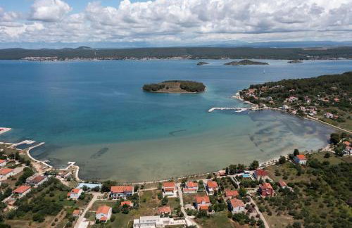 Whole estate just for you, 20m from sandy beach - Photo 38