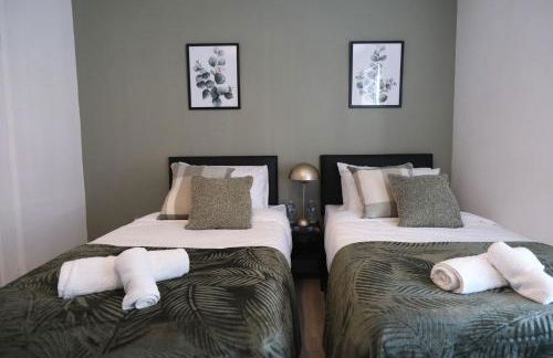 Stylish 4 Bed Home in Aylesbury, Buckinghamshire - Foto 1