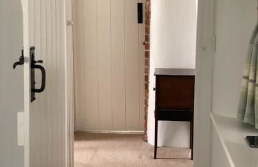 April Cottage - Photo 26