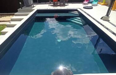 Charmante maison avec piscine chauffée, salle de cinéma et bar - Foto 13