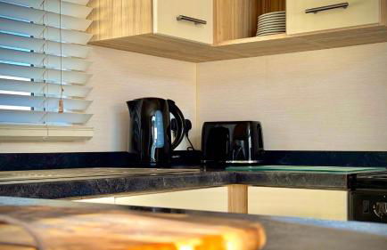 Marton Mere - 3 Bedroom Caravan- by Holiday Homes - Photo 9