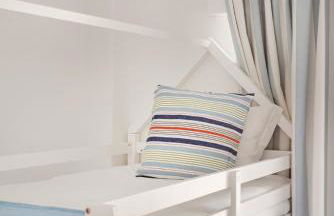 Seaside Family Stays | Walk to the Beach, Caxias - Photo 32