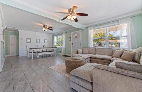 Stylish St Pete Vacation Home w/ Private Pool! - Photo 6