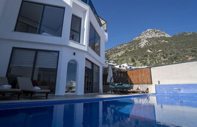 Stunning 4-bedroom Villa in Kaş With Private Pool and Breathtaking Ocean Views - Photo 16
