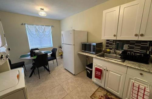 Sea Breeze-2 BR Apartment- Centrally Located - Foto 13