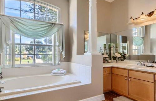 The Marvel Mansion 5BR Pool Home Near Disney World - Foto 33