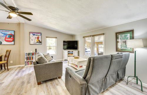 Hike, Fish and Ski Black Bear Cabin in Albany - Foto 1