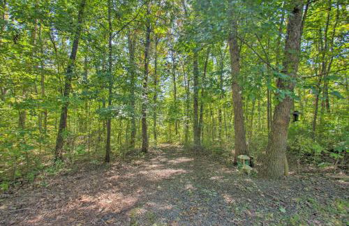 Peaceful New Market Cabin with Deck and Fire Pit! - Foto 27