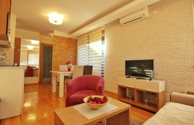 Konaciste Egoiste - Centar - Photo 30