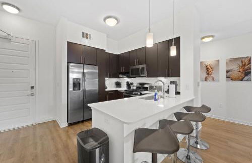 San Diego Stay, Pool, Gym, Near Zoo, Petco Park & SeaWorld - Photo 3