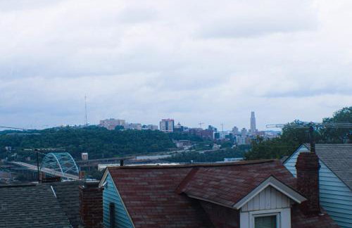 Urban Oasis - 3BR 2BA - City View- Private Parking - Foto 20