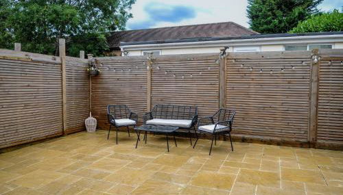 Luxury 5 Star apartments, Parking, Garden, near Metro Stations 10-15mins to London - Foto 5, Garden view