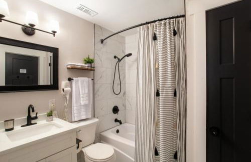 Blue Valley Inn - Hot Tub & Spacious Play Area! - Foto 33