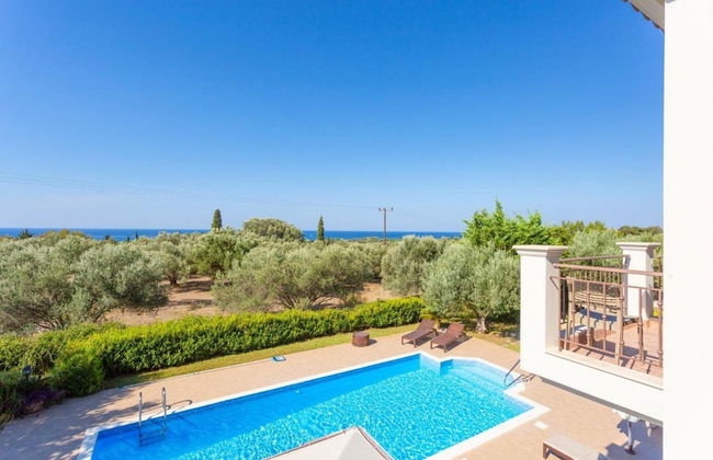 Villa Eufrosini Large Private Pool Walk to Beach Sea Views A C Wifi Car Not Required - 2301 - Foto 37