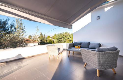 Amazing house W pool and big sunny terrace close to sea & beach - Photo 50