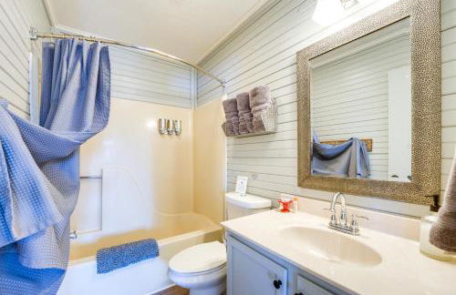 Lake Views and On-Site Hiking Cape Fair Cottage - Foto 15