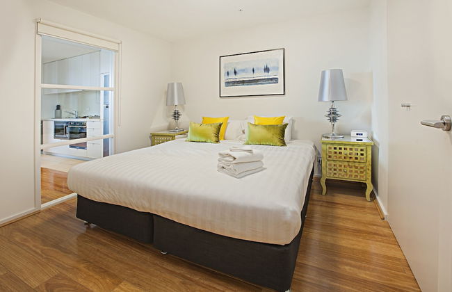 Waterfront Melbourne Apartments - Photo 5