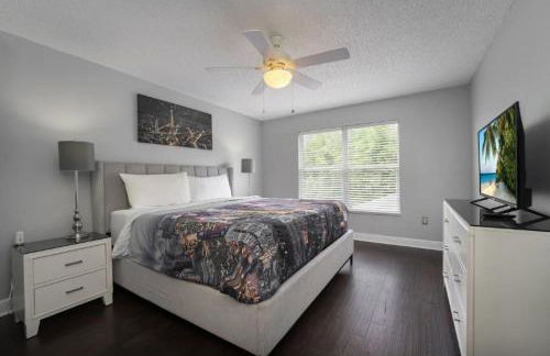 Fully Refurbished Vacation Home with South Facing Pool and Spa with Lake View in Quiet Community Nr Disney - Foto 20