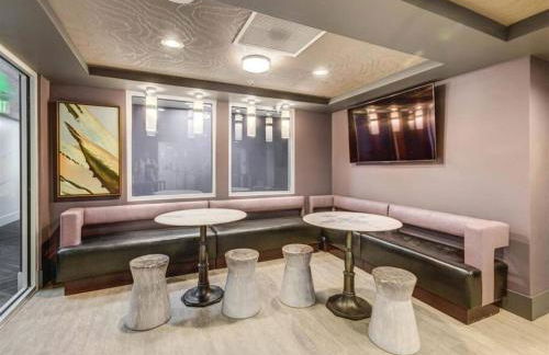 Gorgeous Central City 2BD 2BA - Foto 47