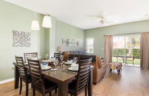 Family Getaway Townhome at Lake Berkley 15min to Disney - Foto 11