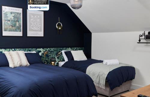 Spacious 4BDR House By Homebird Property Management Short Lets & Serviced Accommodation Leeds With Private Parking & Garden - Foto 16