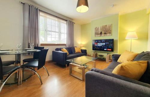 Parkgate Apartment - Near M90, Amazon, Edinburgh - Photo 11