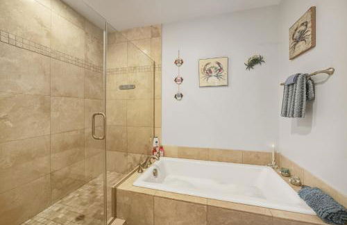 Oceanfront Bliss King Suite & Pet-Friendly Stay - Foto 27