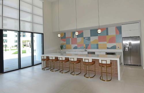 Landing Spectacular 2BD Game Room Clubhouse - Foto 34