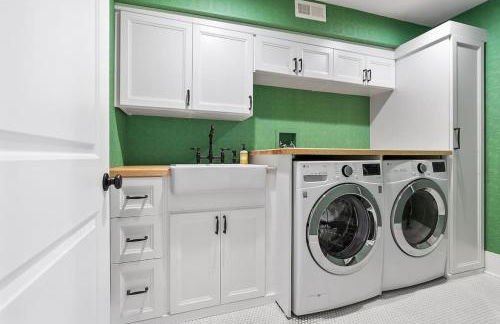 Designer 3 BR Townhome with Beautiful Backyard - Foto 33