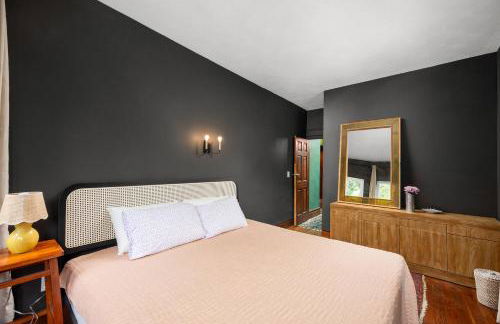 Historic & Spacious 3 Bedroom Family Gem on Peaceful Street - Foto 8