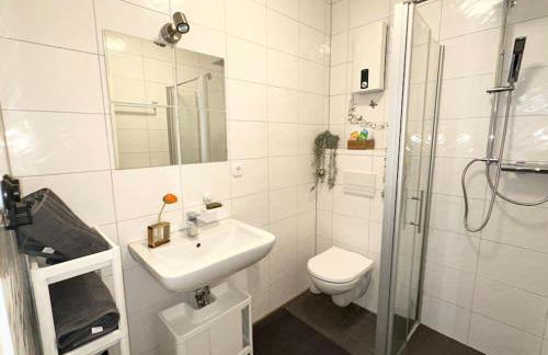 Möblierte Erdgeschoss-Wohnung mit Parkplatz in bester Lage des Stadtzentrums Herne, WLAN, Netflix- Super Autobahn-und ÖPNV-Anbindung - Foto 16