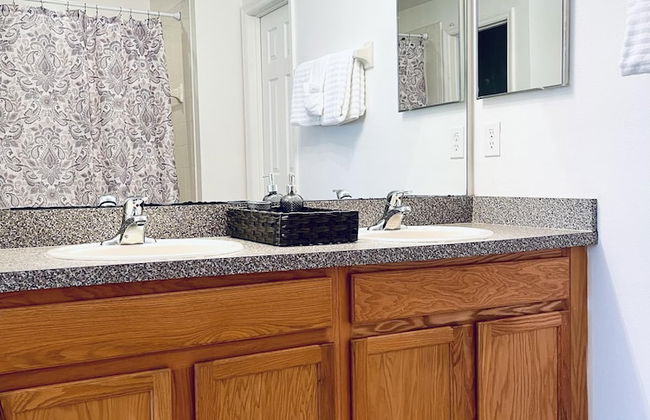 Lakeside Community, Pools, and More! - Photo 8