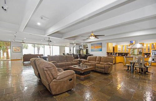 Bay Breeze Estate - Heated Pools, Private Pier & Walk to the Kemah Boardwalk - Foto 9