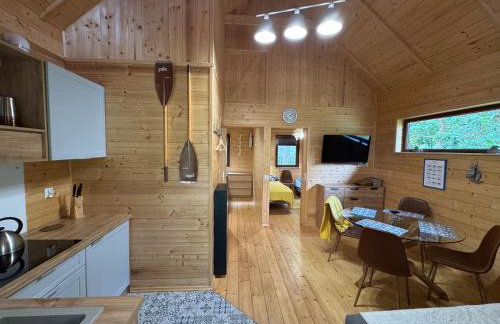 Domki przy jeziorze z prywatną plażą w Borach Tucholskich Pensjonat Alicja wczasy z dziećmi nowe luksusowe domki na skraju jeziora i lasu - Foto 33